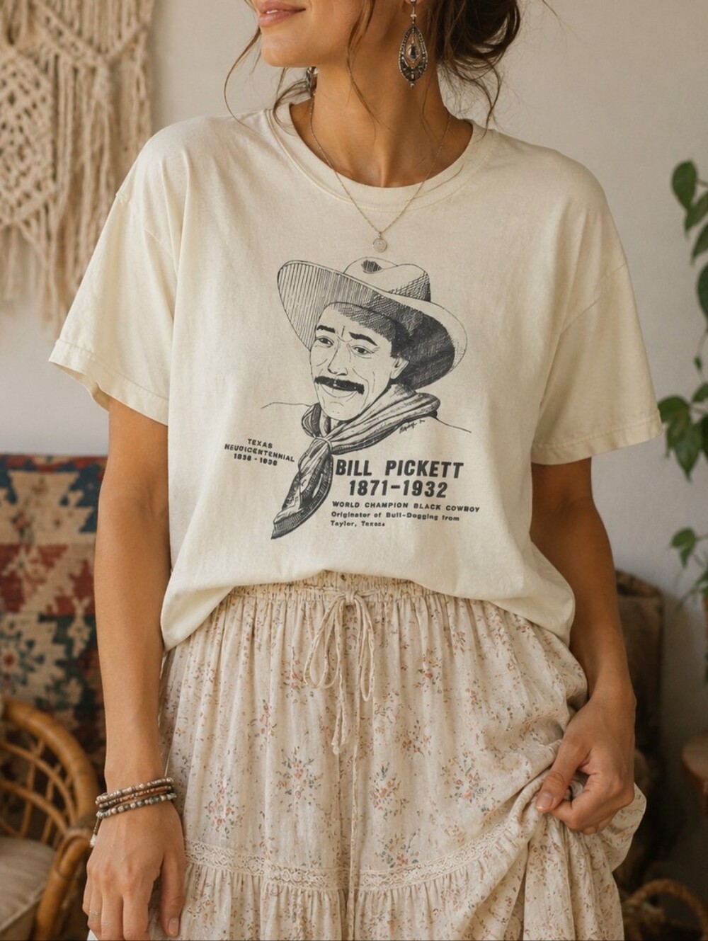 V I N T A G E:: Hanes Bill Picket Black Cowboy Graphic Cream T-shirt